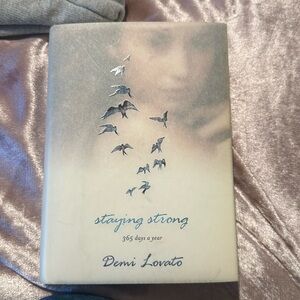 Demi Lovato Staying Strong Book